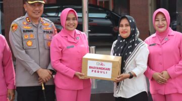 Hari Kesatuan Gerak Bhayangkari ke-74, Kapolres Aceh Tenggara Gelar Bakti Kesehatan dan Bakti Sosial